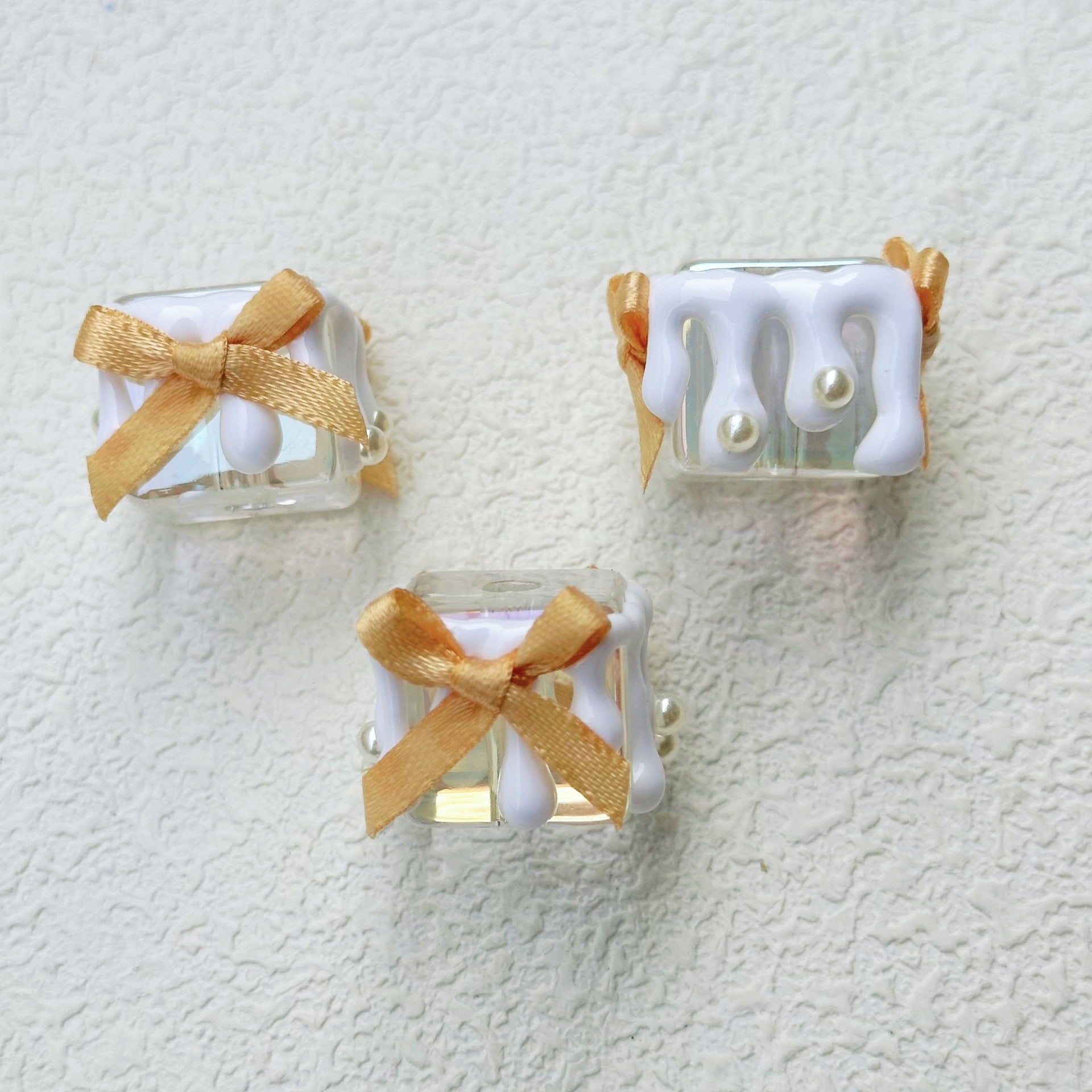 Wholesale 5pcs 3mm Pearl Cream Bow Square Beads